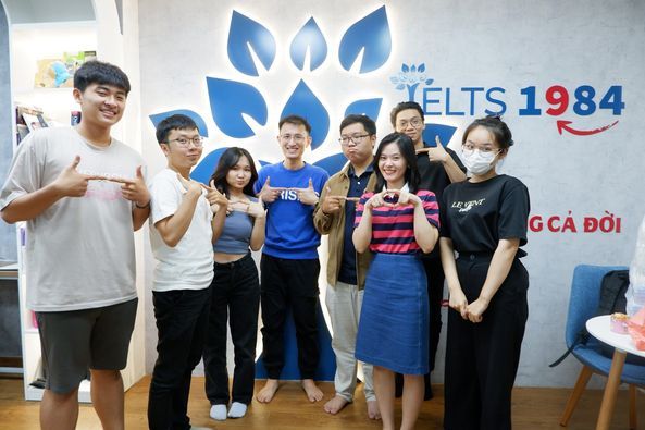 Anh Kh&ocirc;ng Nghĩ C&aacute;c Bạn Lại Thương M&igrave;nh Nhiều Như Thế&hellip;