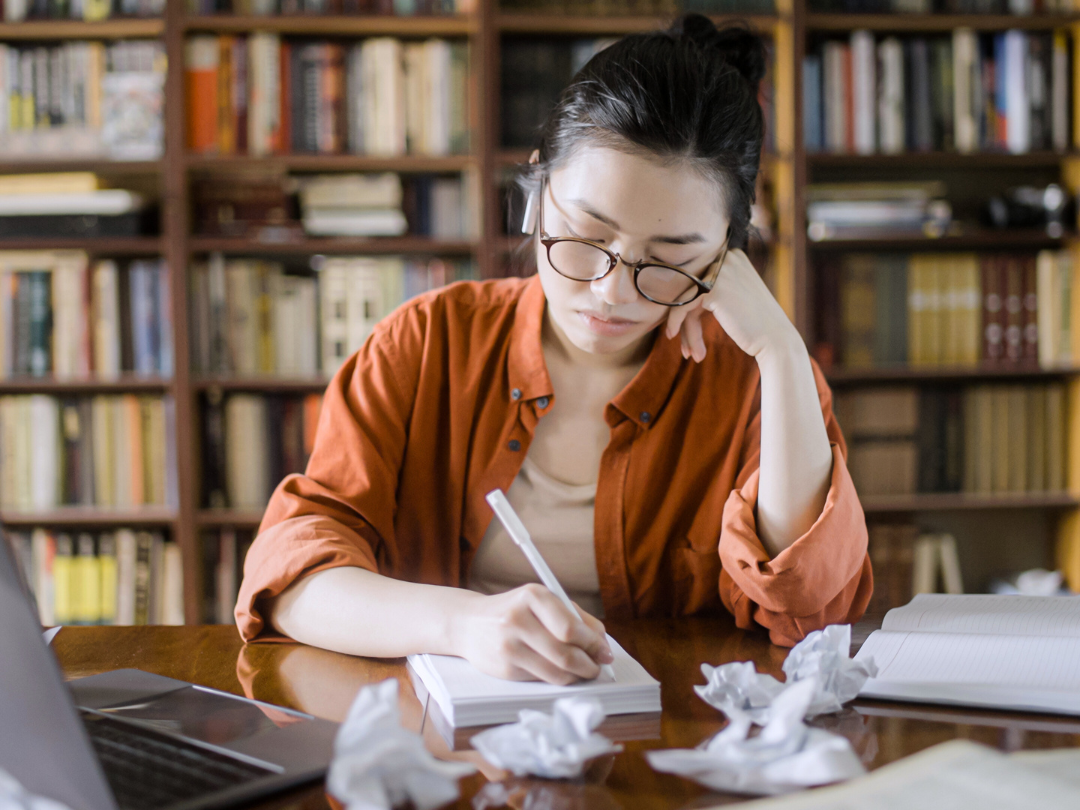 IELTS Writing bao nhi&ecirc;u từ